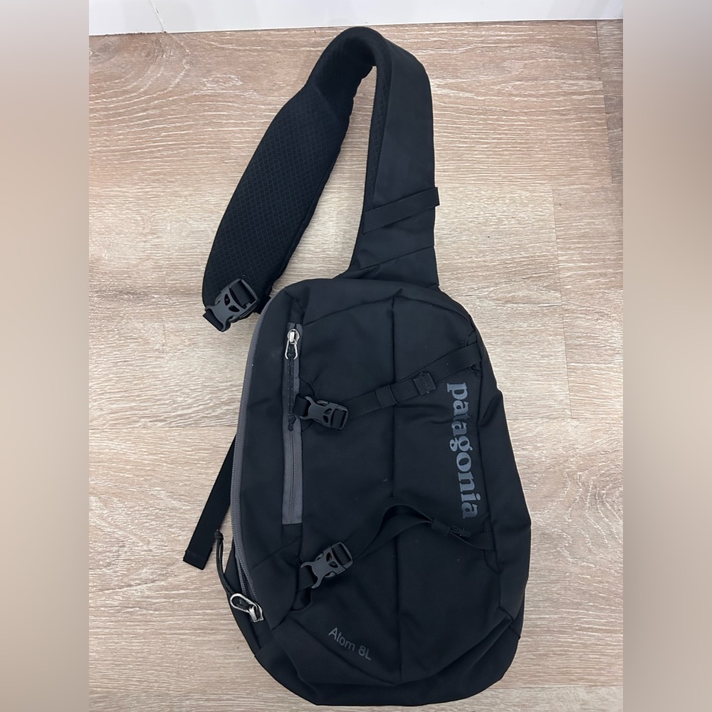 Patagonia Black Atom Sling Bag 8L